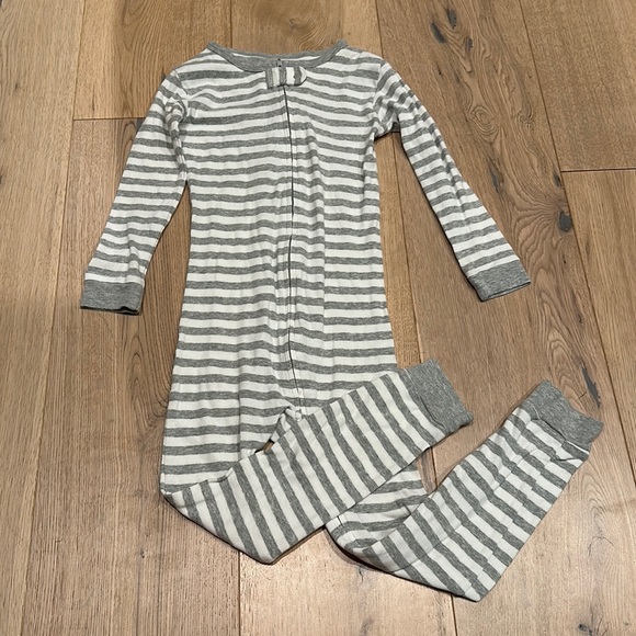 GAP Pajamas Gap 4t Zipper Pajamas In Gray And White Stripe Poshmark
